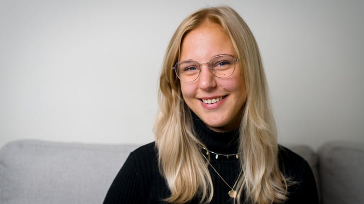 Anna Kamma - blonde girl in glasses smiles at camera