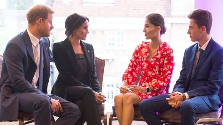 Evie Toombes meets Duke and Duchess of Sussex for Wellchild awards 2018-412125-edited