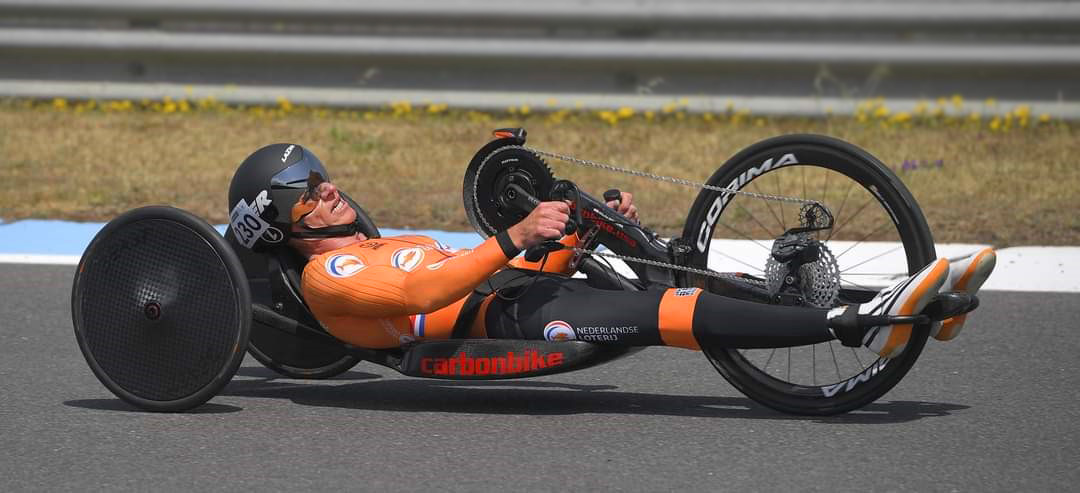 Mischa Hielkema in a handcycle competing